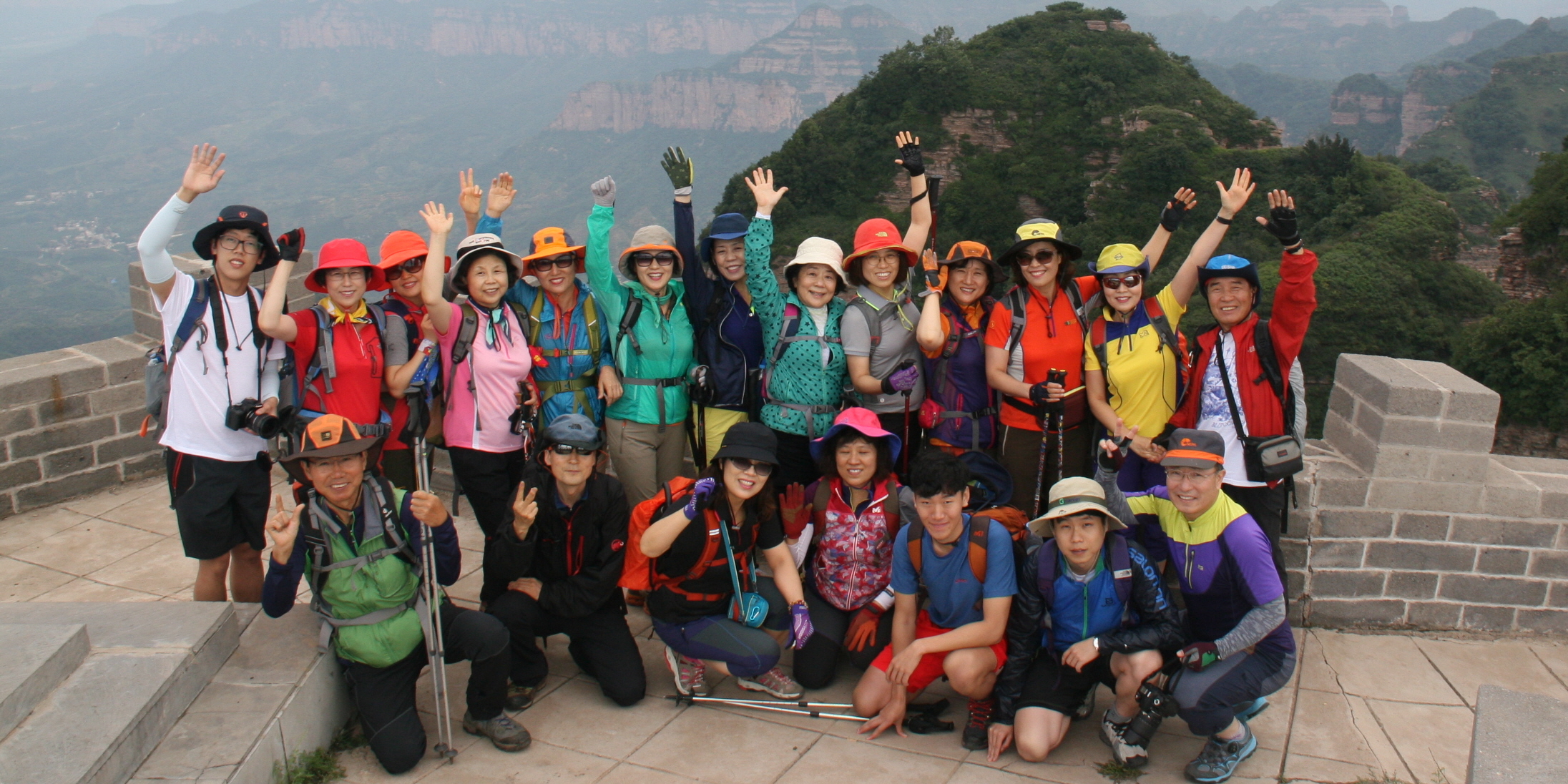 지난해 중국 태항산맥 고무당산 트래킹중 정상에서.