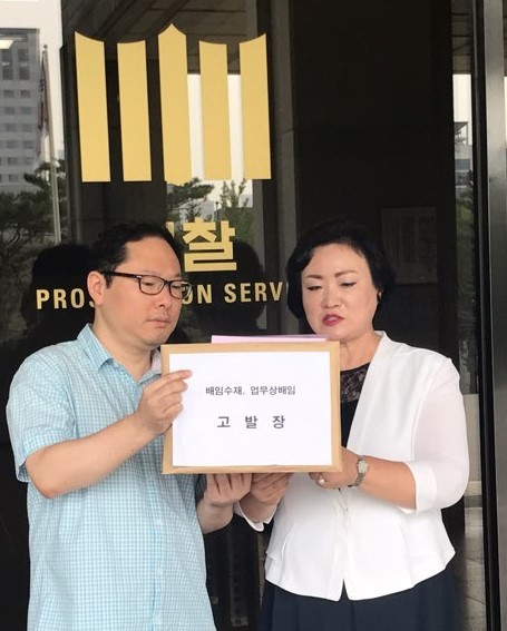 새물결약사회 유창식 회장(좌)과 전국약사연합 박덕숙 회장(우)
