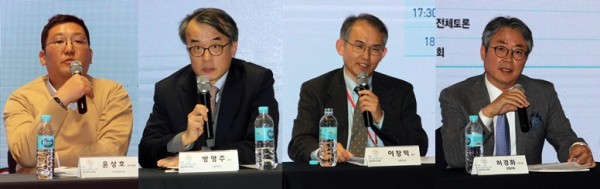 (왼쪽부터)윤상호 경제제연구원 연구위원, 방영주 서울대 교수, 이장익 서울대 교수, 허경화 IQVIA 수석 고문