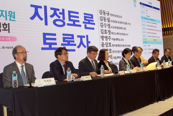 제약산업 육성지원 종합계획 공청회 지정토론 참석자들