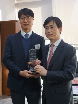 왼쪽부터 그린스토어 정석빈 부사장, 성남시 김진흥 부시장.