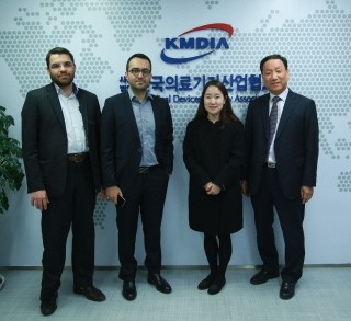 왼쪽부터 이란 무역연구원 Ali Salim 혁신기술연구팀장, 이란 과학기술 부통령실 Meysam Narimami 정책기획국장, 한국개발연구원 백진영 담당관, 한국의료기기산업협회 홍순욱 상근부회장