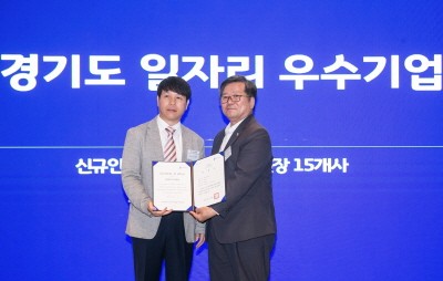 왼쪽부터 그린스토어 김건수 상무, 한국노총 허원 경기지역본부장.