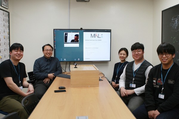 서울아산병원 융합의학과 김남국 교수(왼쪽 두 번째)와 의료영상지능실현연구실 연구진