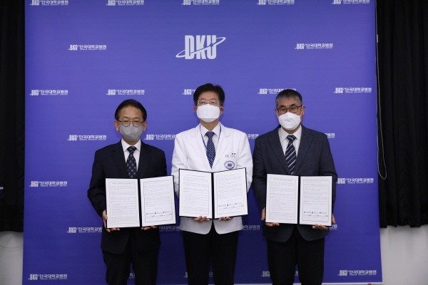 왼쪽부터 이덕형 한국공공조직은행장, 김재일 단국대학교병원장, 조신행 국립장기조직혈액관리원장.