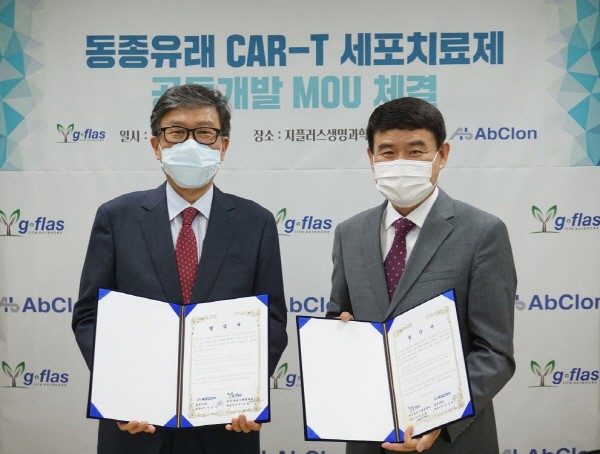 왼쪽부터 이종서 앱클론 대표이사와 최성화 지플러스생명과학 대표이사.