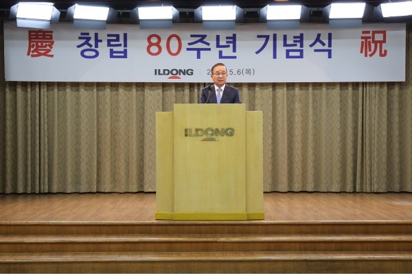 박대창 일동홀딩스 사장이 일동제약그룹 창립 80주년 기념식에서 기념사를 하고 있다.