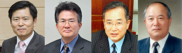 좌로부터) 이범진 교수, 정도언 회장, 이규진 약사, 추기엽 회장