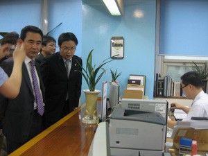 서울 지역 약사회장협의회가 22일 서울행정법원에 의약품관리료 인하 관련 고시의 집행정지 가처분신청과 행정소송 서류를 접수했다. 
