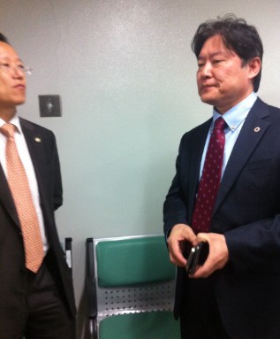 재판이 끝난 후 심각한 표정의 노환규 회장.