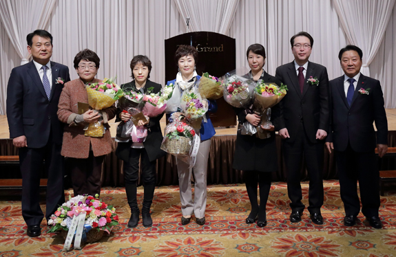 우수상 △옵티마참약국(약사 조은주) △현대온누리약국(약사 최혜윤) △메디팜약손약국(약사 강미숙) △튼튼약국(약사 이승연)