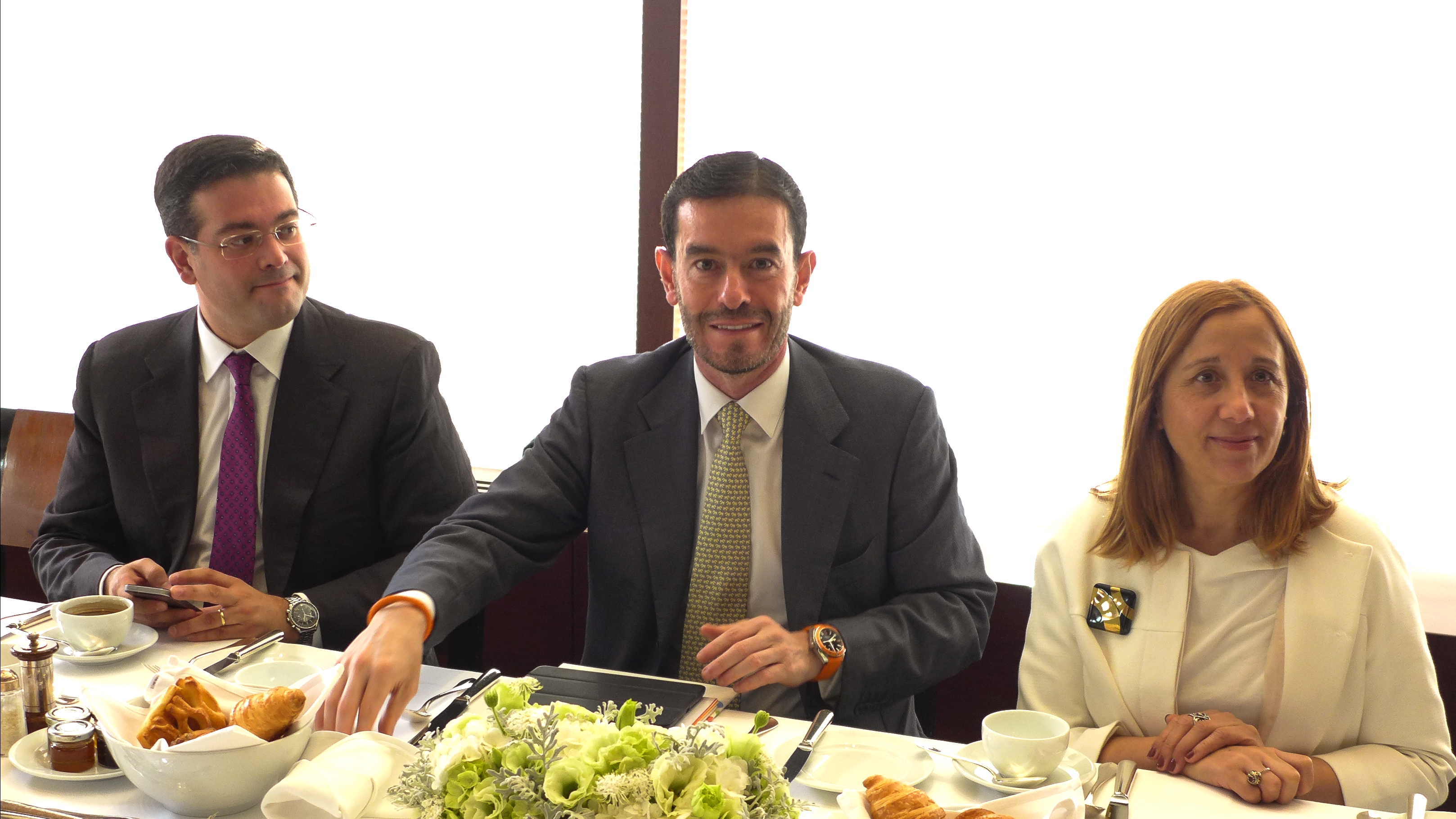 사진 왼쪽부터 루이스 까스뚜르 엔히께스 경영이사, 미겔 프라스킬류 사장, 조아나 마리아 드 올리베이라 네브스 상무관   