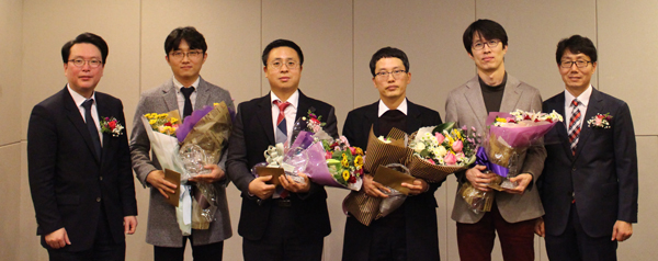 장려상 수상자들이 사진 왼쪽 두번째부터 고은석약사, 최창옥약사,이경훈약사, 김주연약사.