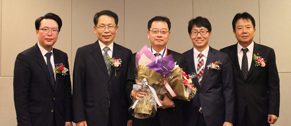 대상을 수상한 굿모닝약국 노용수약사(사진 가운데)