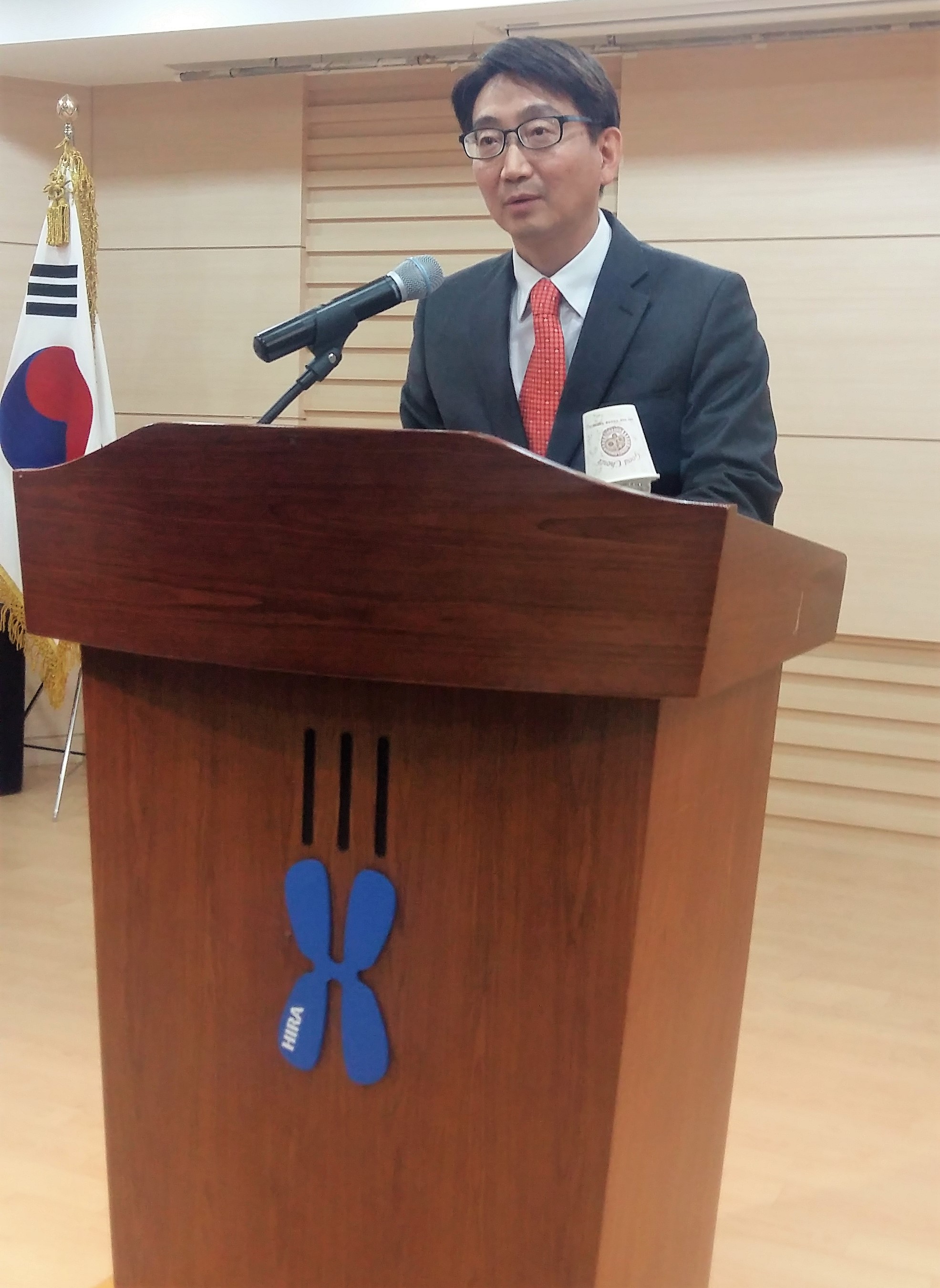 브리핑 중인 심평원 의료정보표준화사업단 김형호 단장