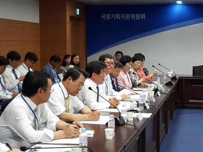 국정기획자문위원회에 정책제안을 하는 의약5개단체장들