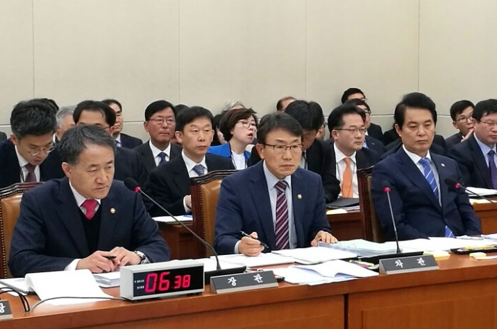 (왼쪽부터)박능후 복지부 장관, 권덕철 복지부 차관, 류영진 식약처장