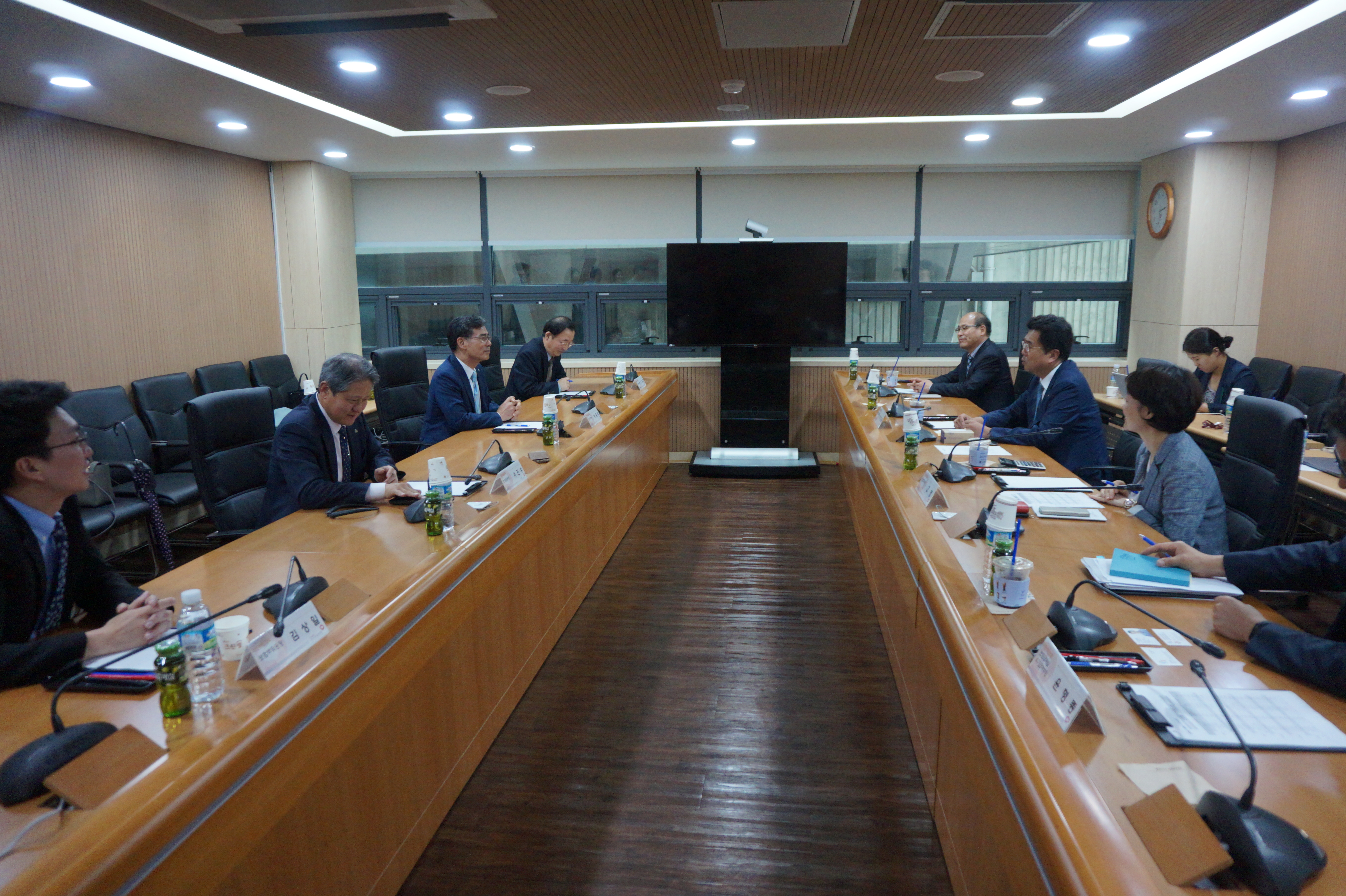 병원협회와 건보공단 협상단의 모습