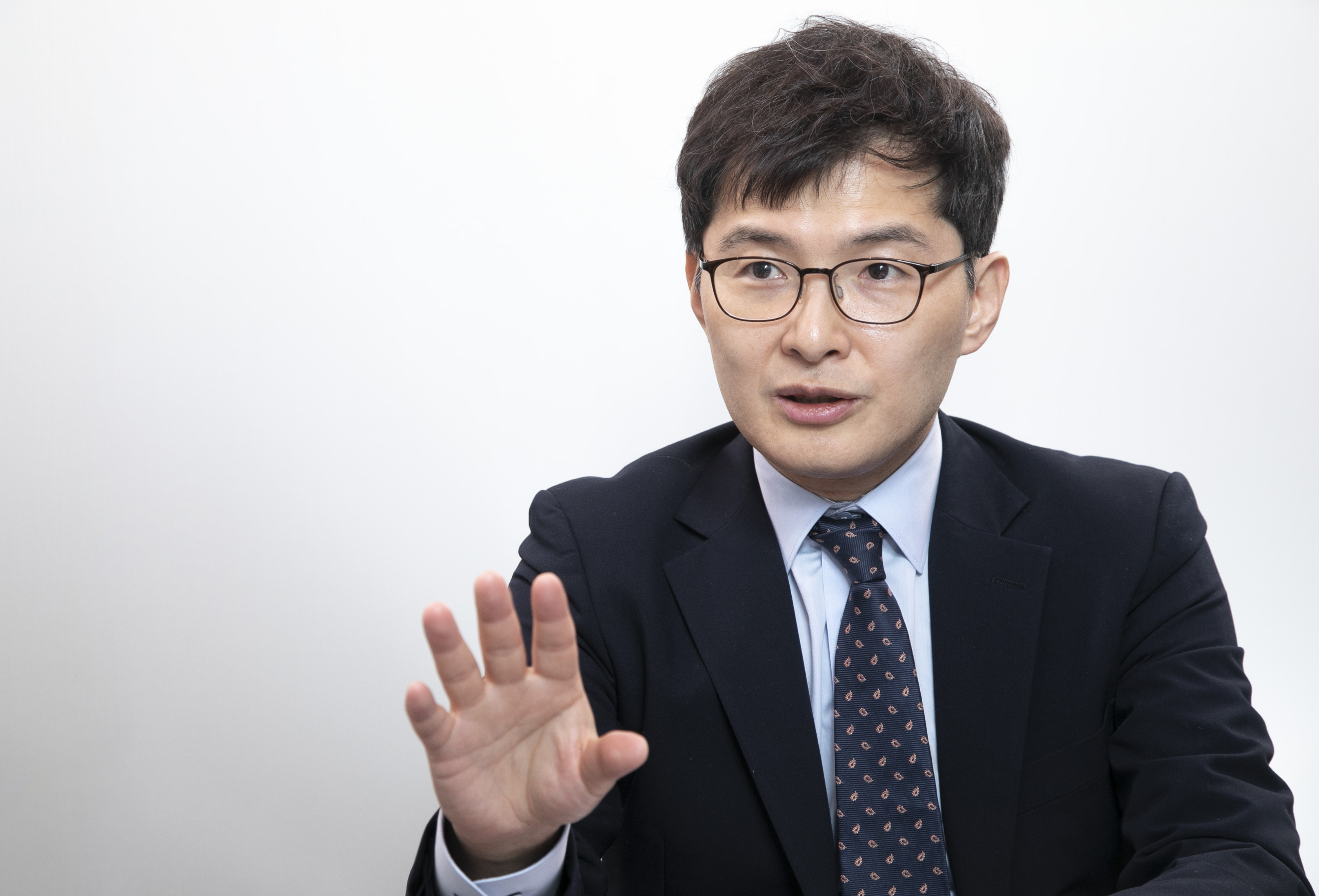 세브란스병원 순환기내과 홍그루 교수가 인터뷰하고 있다.